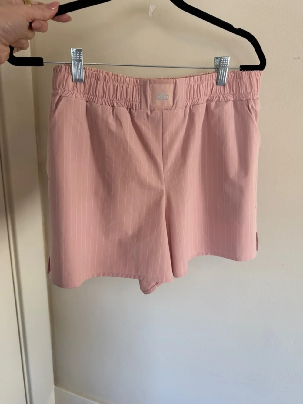 Limited Pink QUARTZ ALO Yoga Oversized Pin-strip Buton down Shirt + Shorts MED - Picture 5 of 7